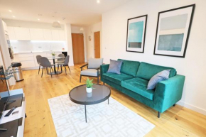 Central 1 Bed Apartment on Quiet Road